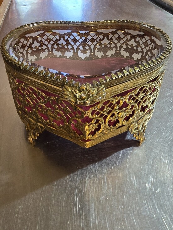 Matson Other - Vintage Matson 24K Gold Plated Heart Jewelry Box Casket Beveled Glass Filigree